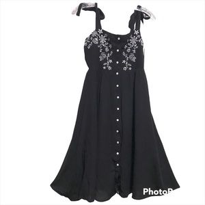 Forever 21 embroidered sleeveless dress